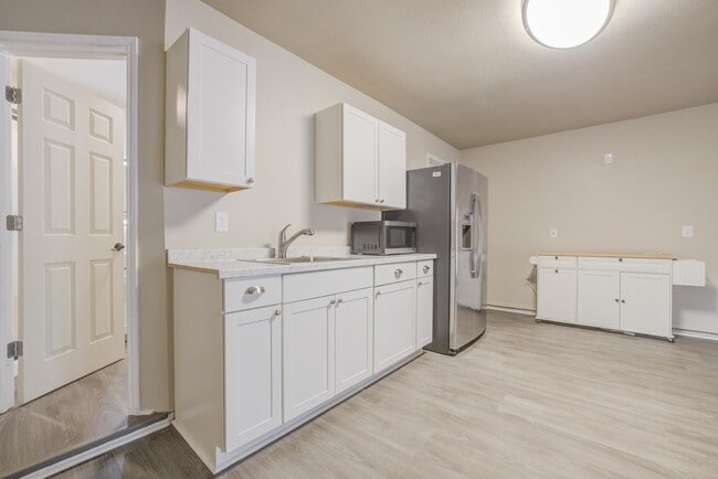 Building Photo - 5303 Shady Oak Cir