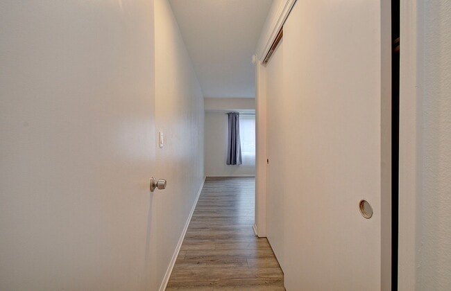 Building Photo - Cozy 2 bdrm 2 bath Condo - $500 OFF the 1st Months Rent!!