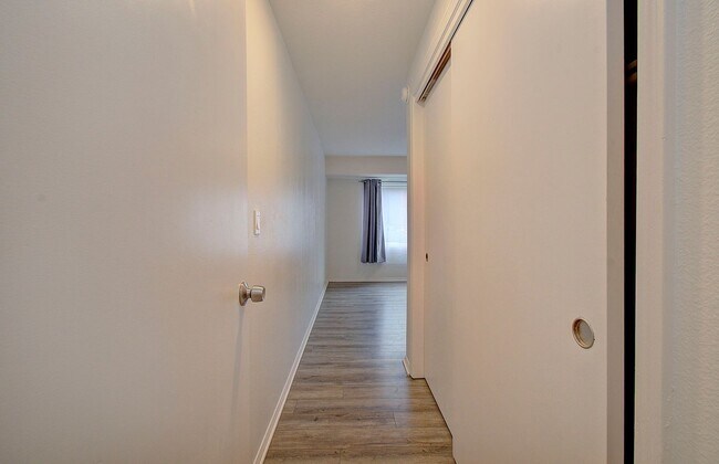 Building Photo - Cozy 2 bdrm 2 bath Condo - HALF OFF the 1s...