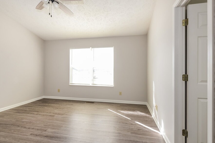 Building Photo - 8124 Painted Pony Dr