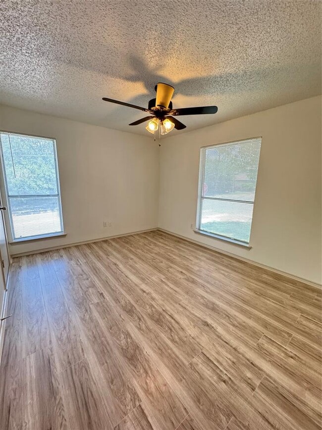 Building Photo - 2046 Redwing Way