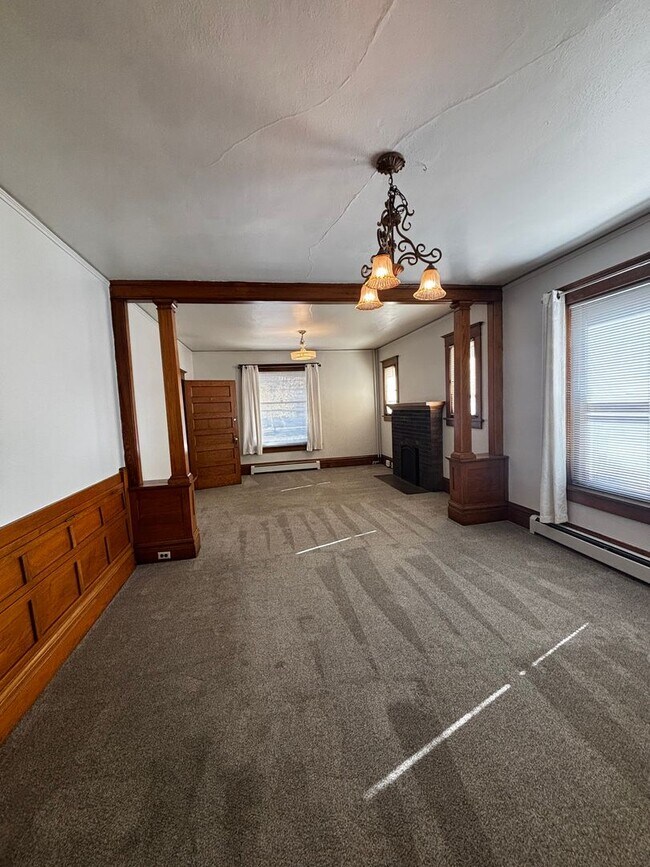 Building Photo - 1336 N Weber St