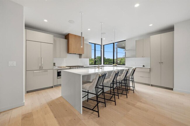 Building Photo - 1403 Barton Hills Dr
