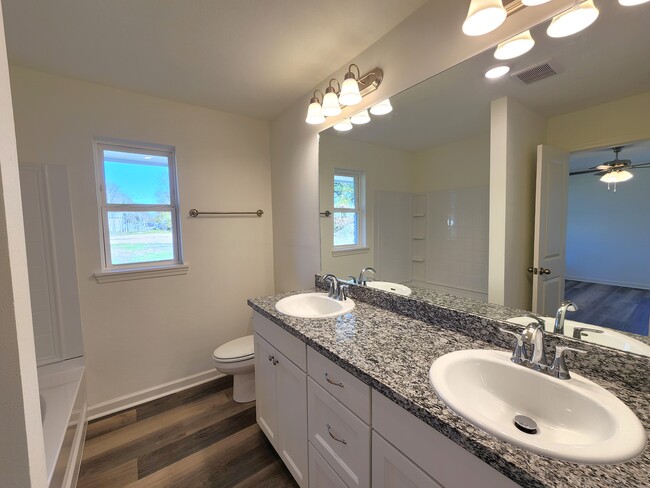 Baster Bath - 12097 Pendarvis Ln