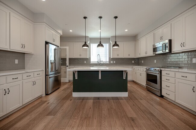 Building Photo - 196 E Main Ave