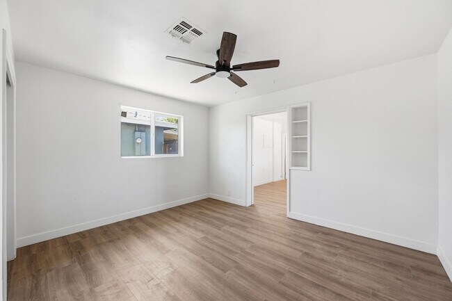 Building Photo - 2558 N 40th St