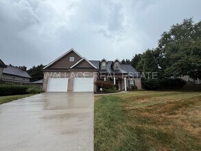 Building Photo - MAIN LEVEL LIVING IN THE HEART OF FARRAGUT...