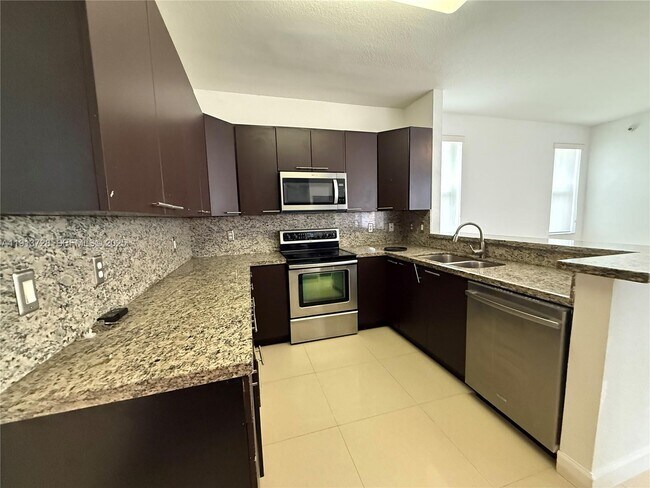 Building Photo - 10802 NW 84th Ln