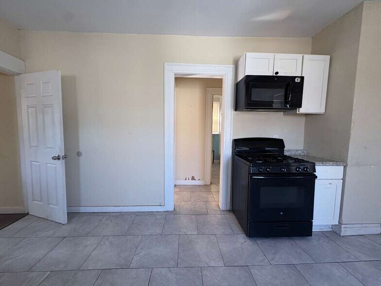 Building Photo - 62 Fairfield St