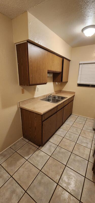 Building Photo - 2843 E 17th St