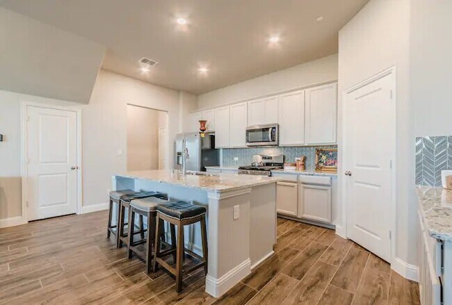 Kitchen - 7501 Sunset Blvd