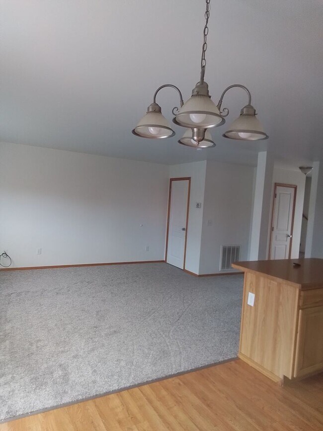 Building Photo - Great property 3bed, 2bath,