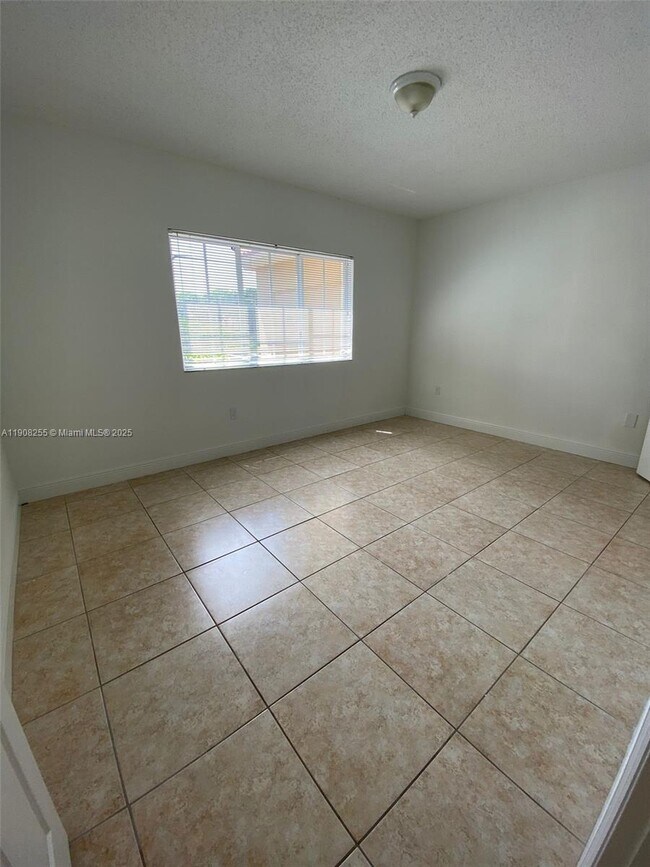 Building Photo - 2452 Centergate Dr