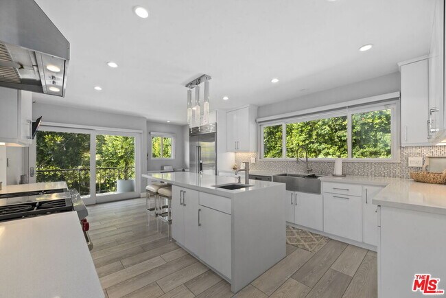 Building Photo - 641 Walther Way