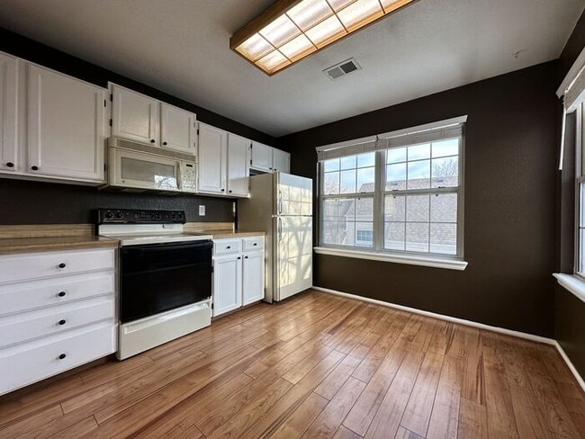 Building Photo - Beautiful 2BR Lakewood Condo with Modern C...
