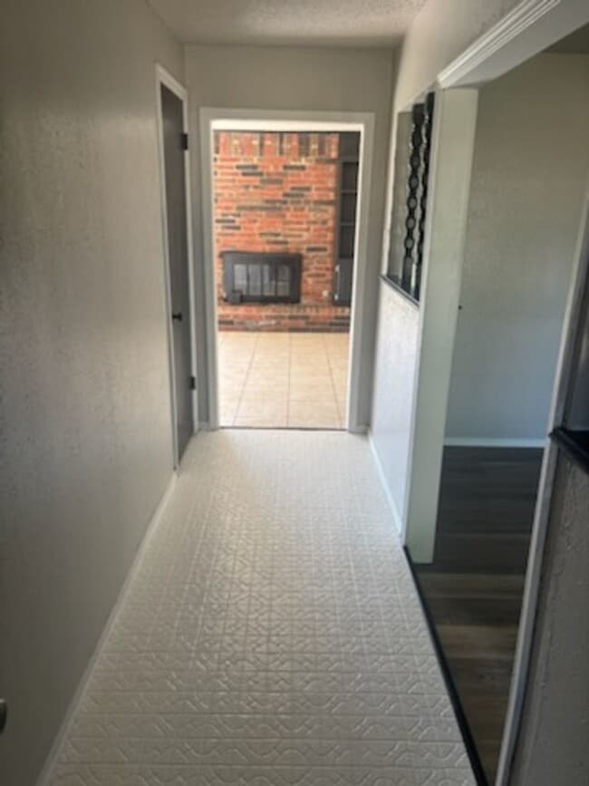 Building Photo - Now Available for Rent in Gray Warr!