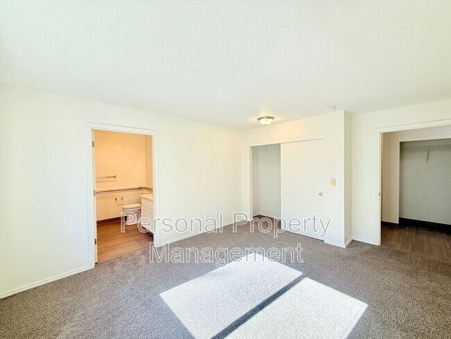 Building Photo - 3412 NE 66th Ave