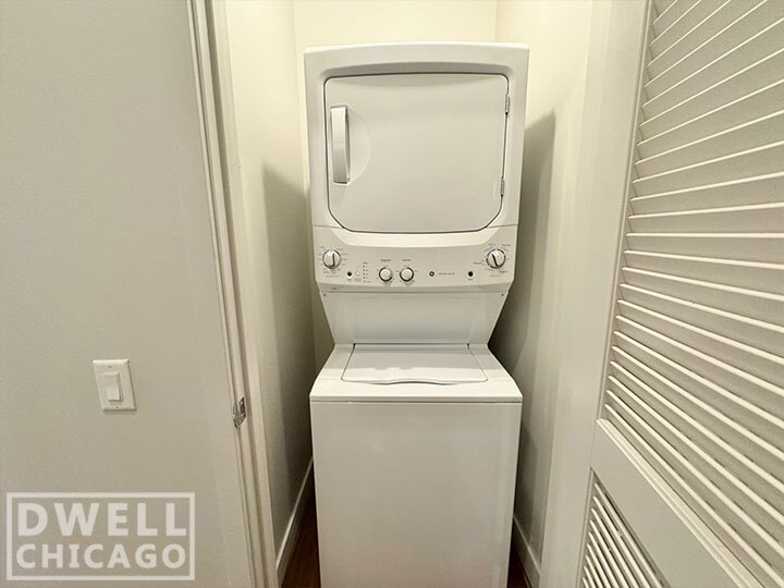 Building Photo - 152 W Huron St