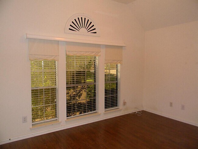 Building Photo - 2511 Branch View Ln