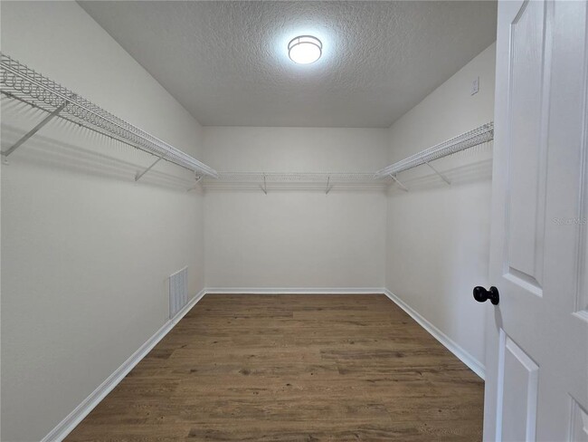 Building Photo - 6889 Lake Eaglebrooke Dr