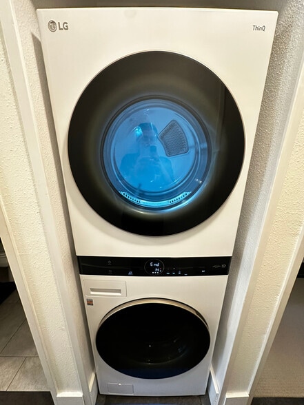 Building Photo - 15 Kulanihakoi St