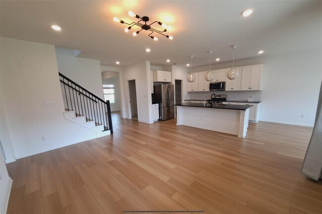 Building Photo - 2633 Danbury Ln