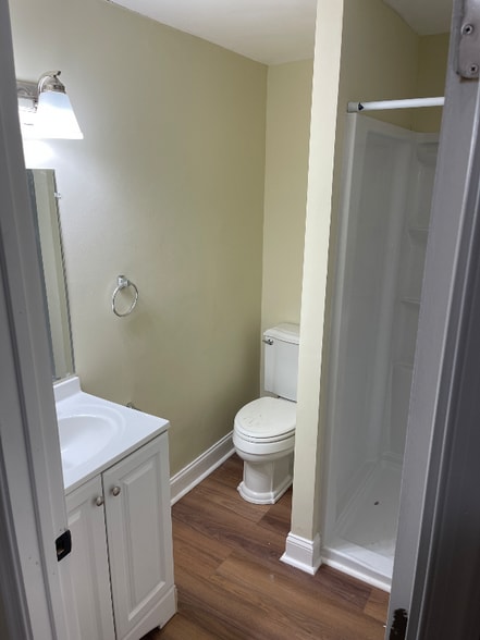 Building Photo - 919 Gray St