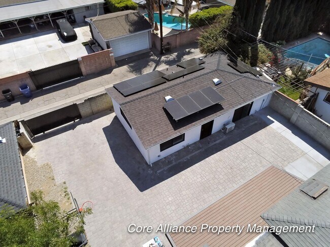 Building Photo - 20422 Schoenborn St