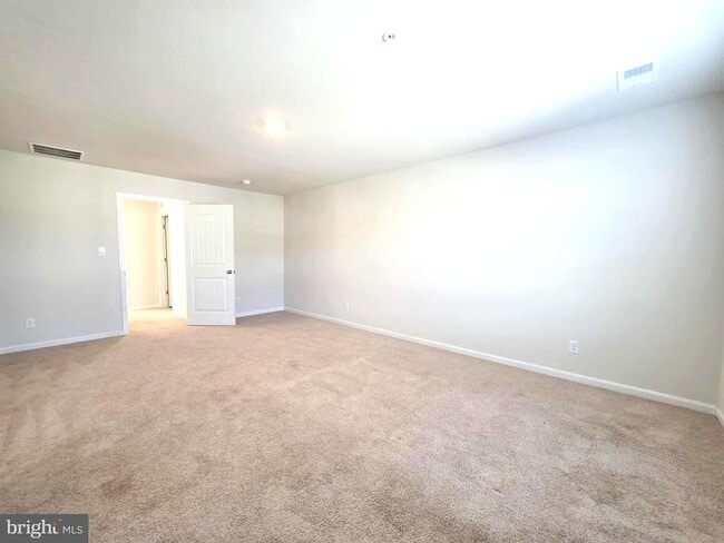 Building Photo - 374 Robbins Farm Rd