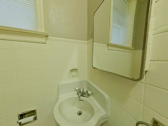 Building Photo - 2711 Keokuk St