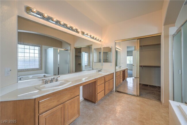 Building Photo - 10504 Narra Pl