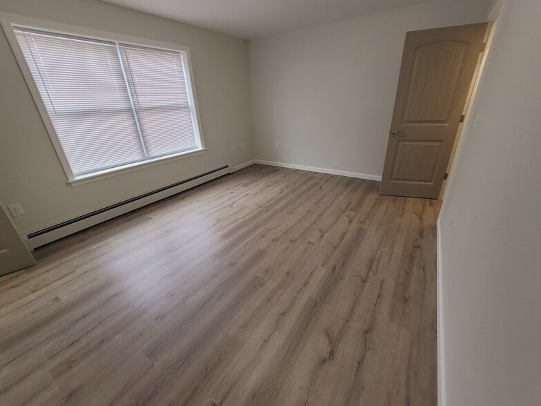 Building Photo - 8 Juniper Ln