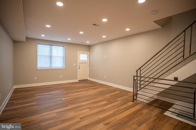 Building Photo - Large 3 bedroom with powder room on 1st fl
