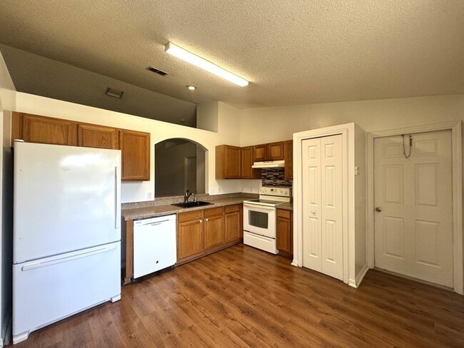 Building Photo - 1648 Dunlap Dr