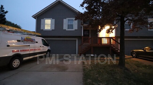 Building Photo - 931 E Wildcat Run St