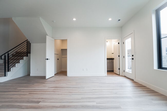 Building Photo - 5342 W Dosh Ln