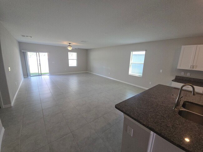 Building Photo - Gorgeous 5-Bedroom, 2.5-Bathroom Home in Riverview