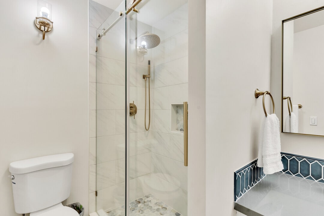 Master Bathroom - 2600 Torrey Pines Rd