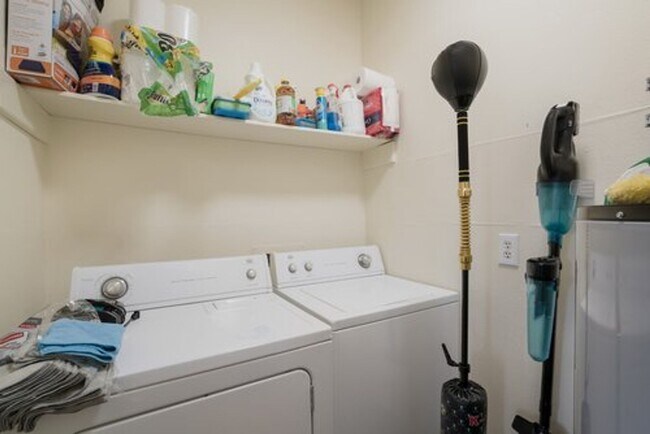 Building Photo - Baynebridge Condos- 2 Bedroom 2 Bathroom