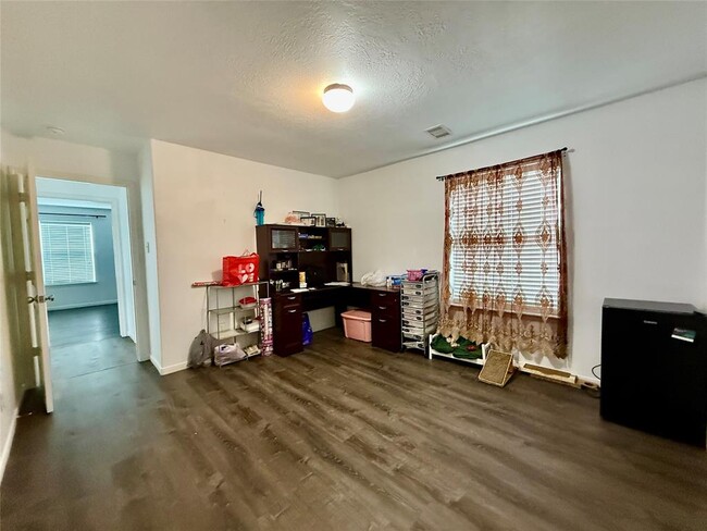 Building Photo - 804 Harvard Pointe Dr