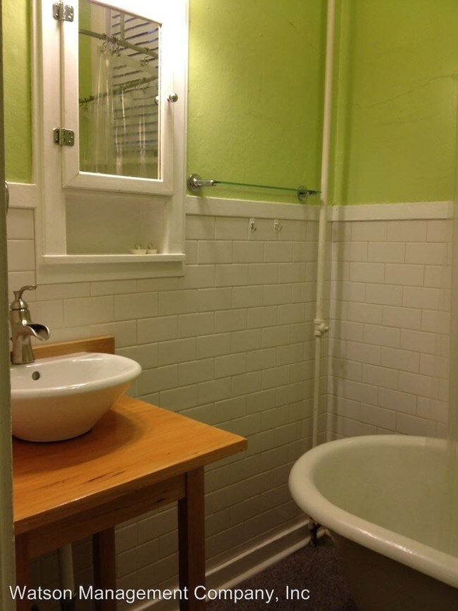 Building Photo - 1 br, 1 bath Apartment - 508 S Cedar St. #D