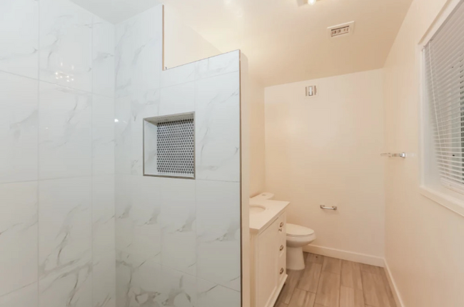 Building Photo - 5027 W Palmaire Dr