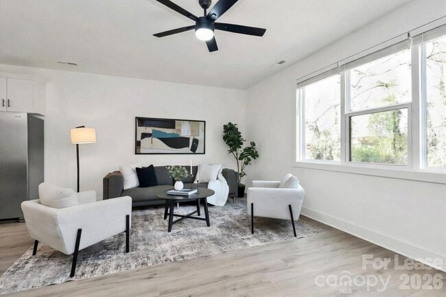 Building Photo - 212 Nelson Ave