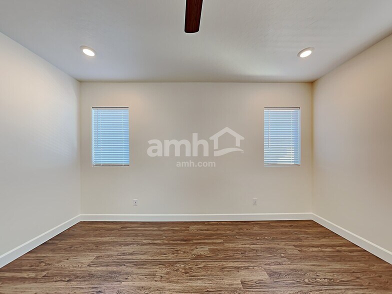 Building Photo - 2010 N Oconner Ave