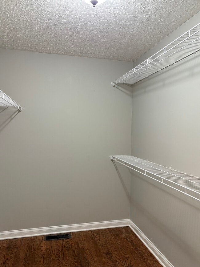 Building Photo - 3372 Fair Oaks Cir