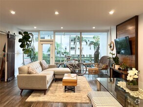 Building Photo - 1408 Brickell Bay Dr