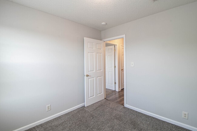 Building Photo - 145 Darlene Dr