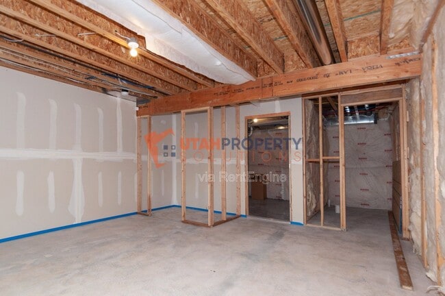 Building Photo - 2737 E Iron Bark Alley