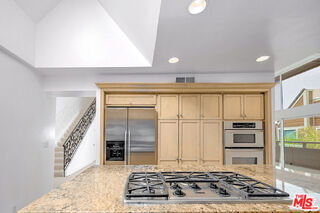 Building Photo - 4250 Vía Dolce