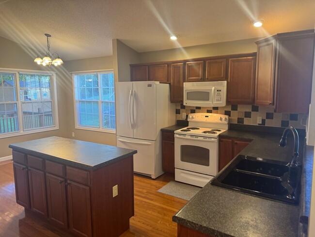Building Photo - Charming one level home in a wonderful Bri...